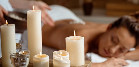 Spa massage with a candle at the Blago Spa&Beauty