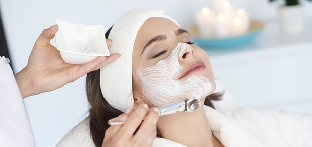 https://cdn1.pokupon.ua/uploaded/new_campaign_pictures/961464/data/main620x292/beautiful-woman-getting-beauty-treatment.jpg?1779954197