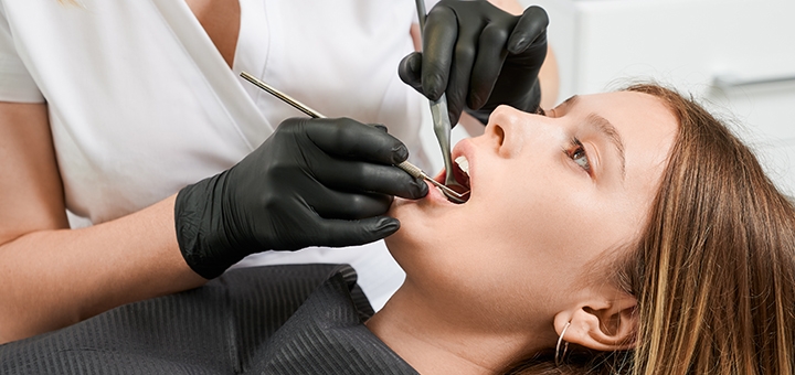 https://cdn1.pokupon.ua/uploaded/new_campaign_pictures/962193/data/main720x340/female-doctor-examining-patient-teeth-dental-clinic.jpg?1780577873