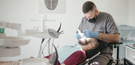 Discount on veneer installation at Tvoy Stomatolog