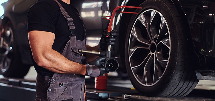 https://cdn1.pokupon.ua/uploaded/new_campaign_pictures/963794/data/main720x340/muscular-man-is-fixing-car-s-wheel-with-special-tool-auto-service.jpg?1787835676