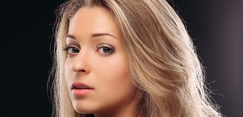 Складне фарбування волосся з стрижкою в Christina
