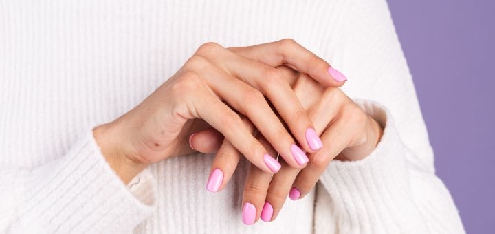 https://cdn1.pokupon.ua/uploaded/new_campaign_pictures/964624/data/main720x340/beauty-nail-concept-petty-pink-spring-color-manicure-white-sweater-purple-wall.jpg?1785853155