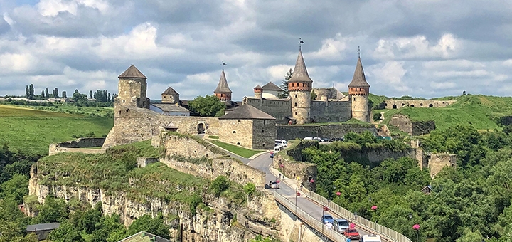 https://cdn1.pokupon.ua/uploaded/new_campaign_pictures/965033/data/main720x340/Zamek_w_Kamien%CC%81cu_Podolskim_2019.jpg?1786716913