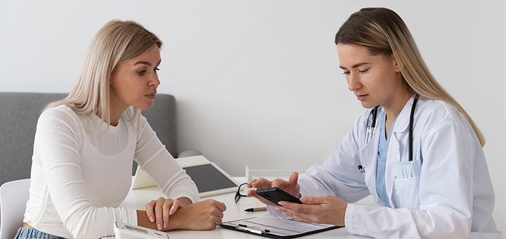 https://cdn1.pokupon.ua/uploaded/new_campaign_pictures/965281/data/main720x340/side-view-doctor-patient-clinic.jpg?1787048937