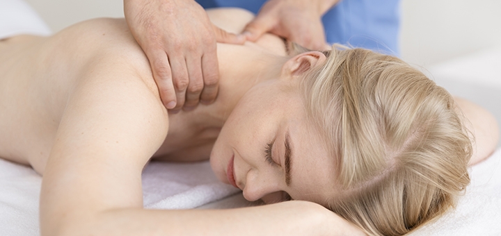 https://cdn1.pokupon.ua/uploaded/new_campaign_pictures/965434/data/main720x340/nurse-with-patient-osteopathy-session.jpg?1787148218